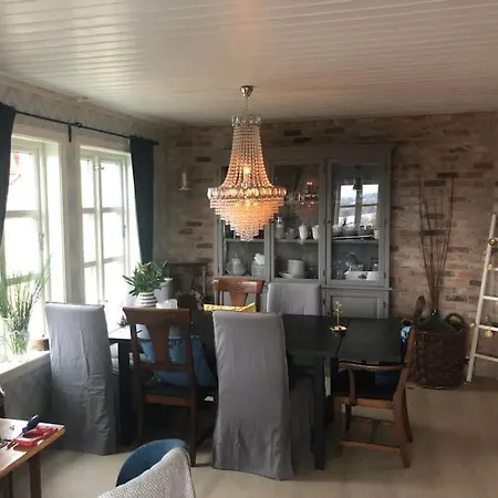 Stor Enebolig Med Flott Hage Og Sommerstue Villa