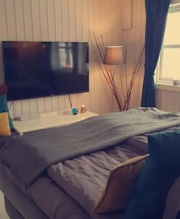 Villa Stor Enebolig Med Flott Hage Og Sommerstue Skarpnes