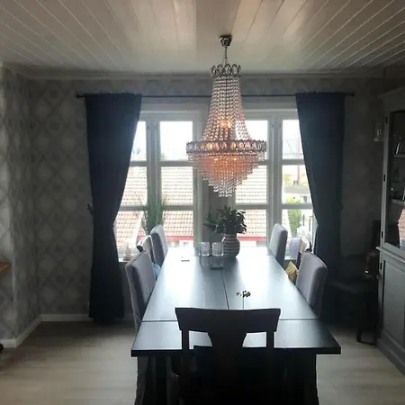 Stor Enebolig Med Flott Hage Og Sommerstue Villa Skarpnes