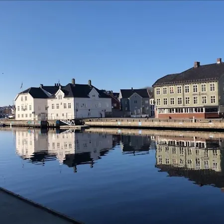 Spacious Southern Norway With Private Garden And Boat *