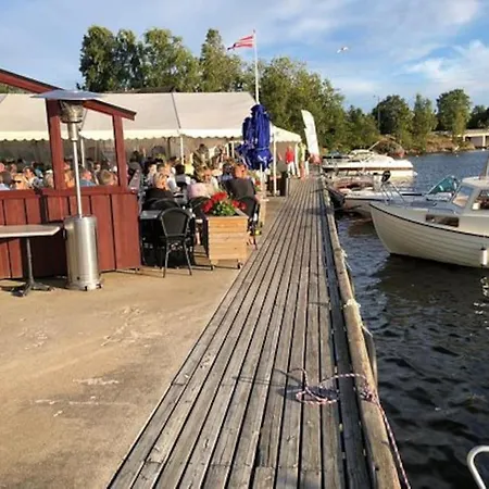 Villa Stor Enebolig Med Flott Hage Og Sommerstue Skarpnes