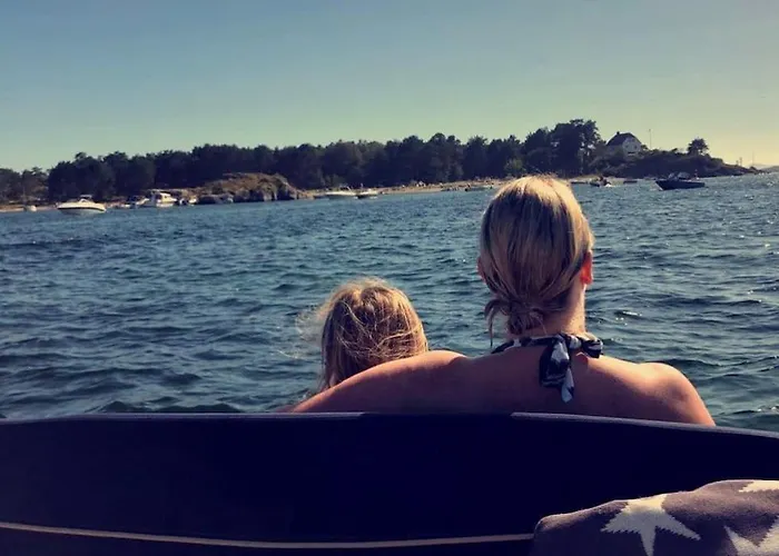 Stor Enebolig Med Flott Hage Og Sommerstue * Skarpnes