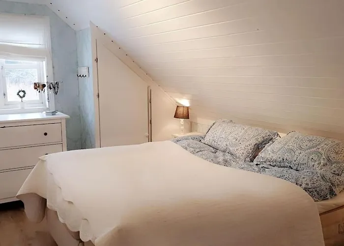 Вилла Stor Enebolig Med Flott Hage Og Sommerstue